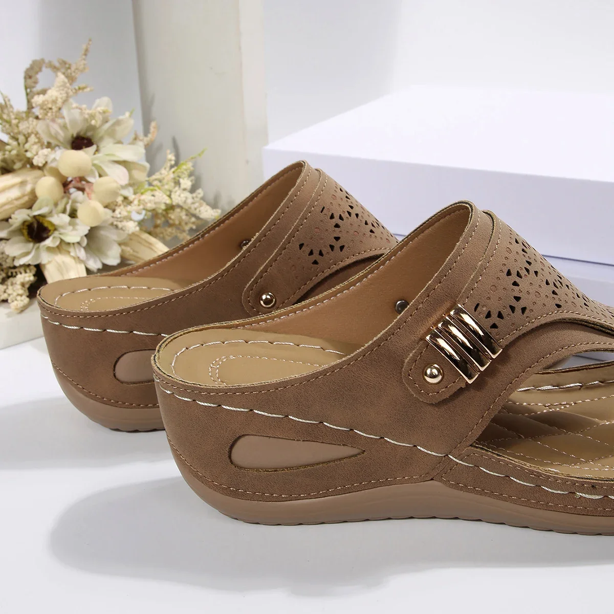 2026 Neue Damen-Orthopädische Sandalen, lässige Keilsandalen, atmungsaktive Strandschuhe mit dicker Sohle, bequeme Zehensteg-Sandalen – Detail 5