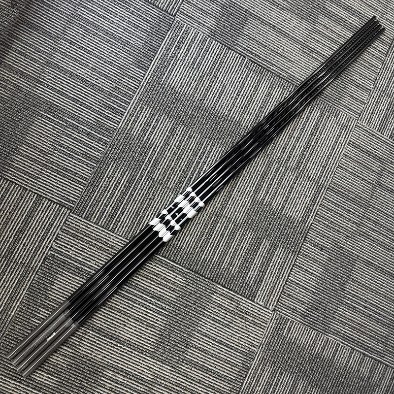 

Черная клюшка для водителя гольфа Графитовый вал TR5 или TR6 S/X 0,335 наконечники Длина 45 дюймов