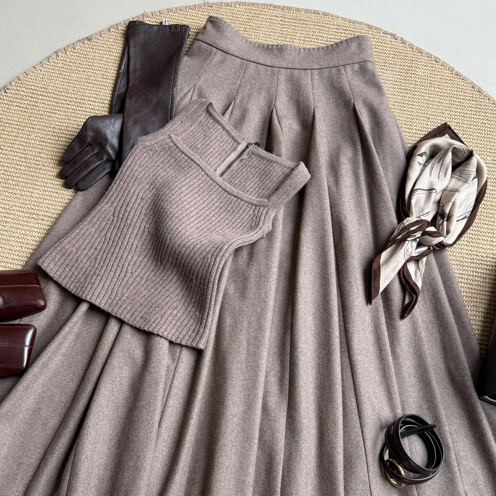 

Комплект: облегающий вязаный жилет и юбка А-силуэта с высокой талией, укороченный, с квадратным вырезом, зимний модный женский комплект