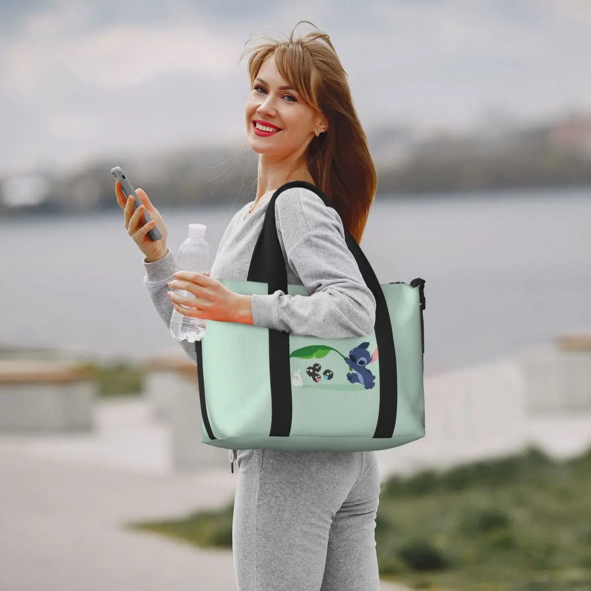 Tas Tote Pantai Anime Teman dan Jahitan Lucu Kustom Tas Belanja Travel Film Petualangan Membawa Gym Ekstra Besar Wanita