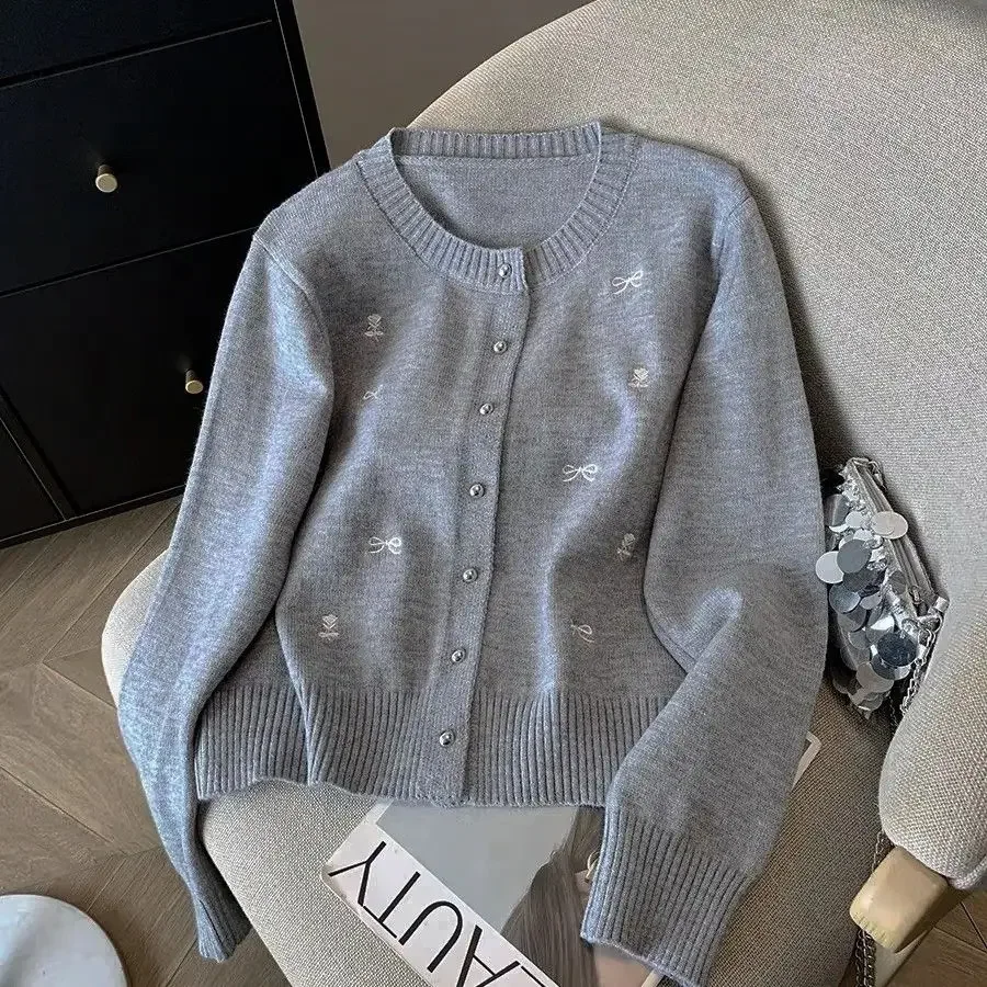 Cardigan en tricot à simple boutonnage pour femmes, manteau coréen, pull doux avec nœud brodé, vêtements à col rond, automne, hiver, printemps