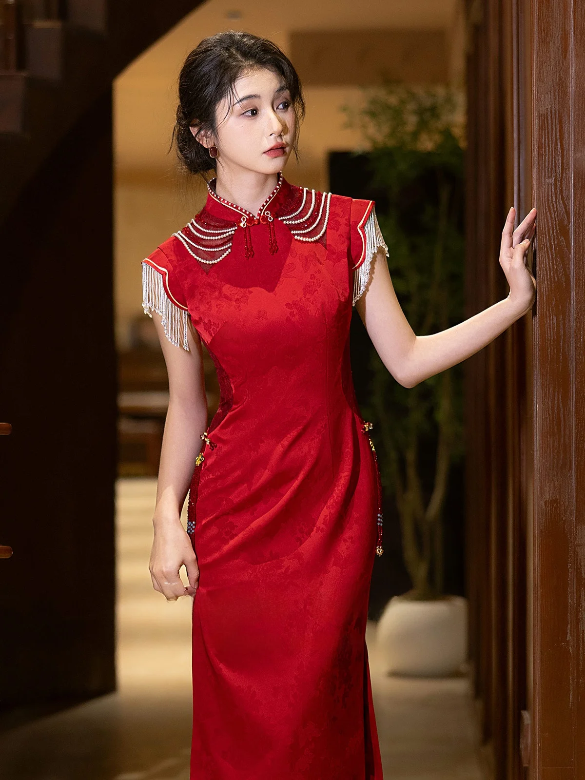 

New 2025 Chinese Sle Wedding Dr Engagement Par Wear ort Sve Mid-Length High Slit Floral Patterned