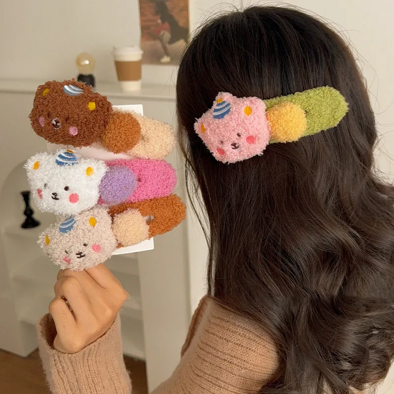 

2pcs Plush bear hair clip, cute, sweet, and simple hair accessory for women.