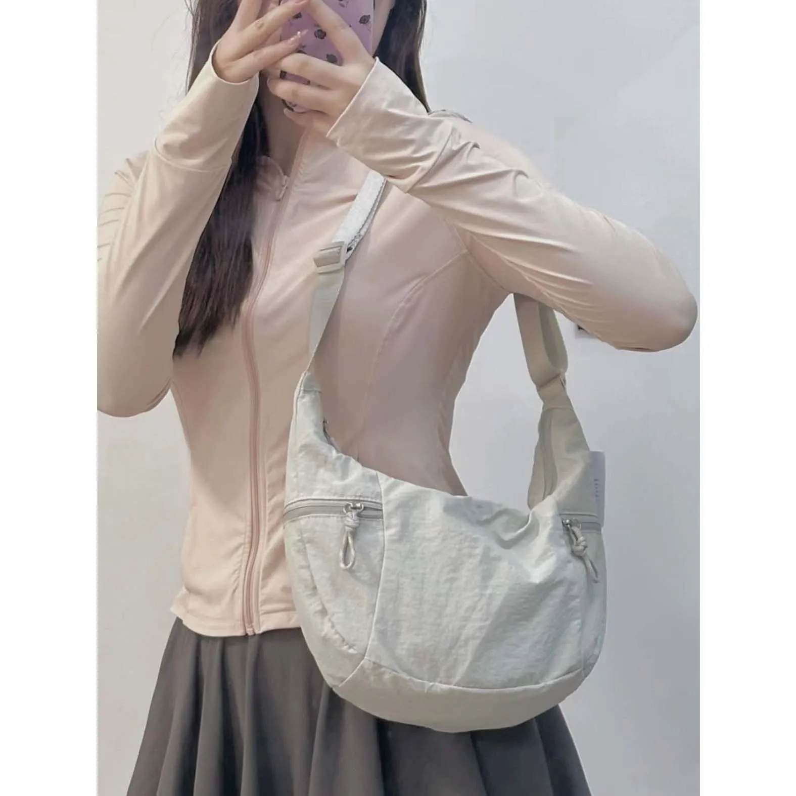 

Double sided crossbody bag, water bottle, crescent shaped dumpling bag, large capacity cow horn bag, lightweight single shoulder