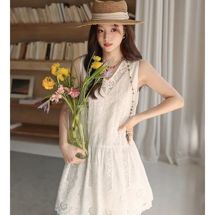 ​ ​ Verão parisiense renda shift vestido feminino decote em v alça larga camadas deslizamento fino ajuste bordado chique elevar elegância diária ​ ​