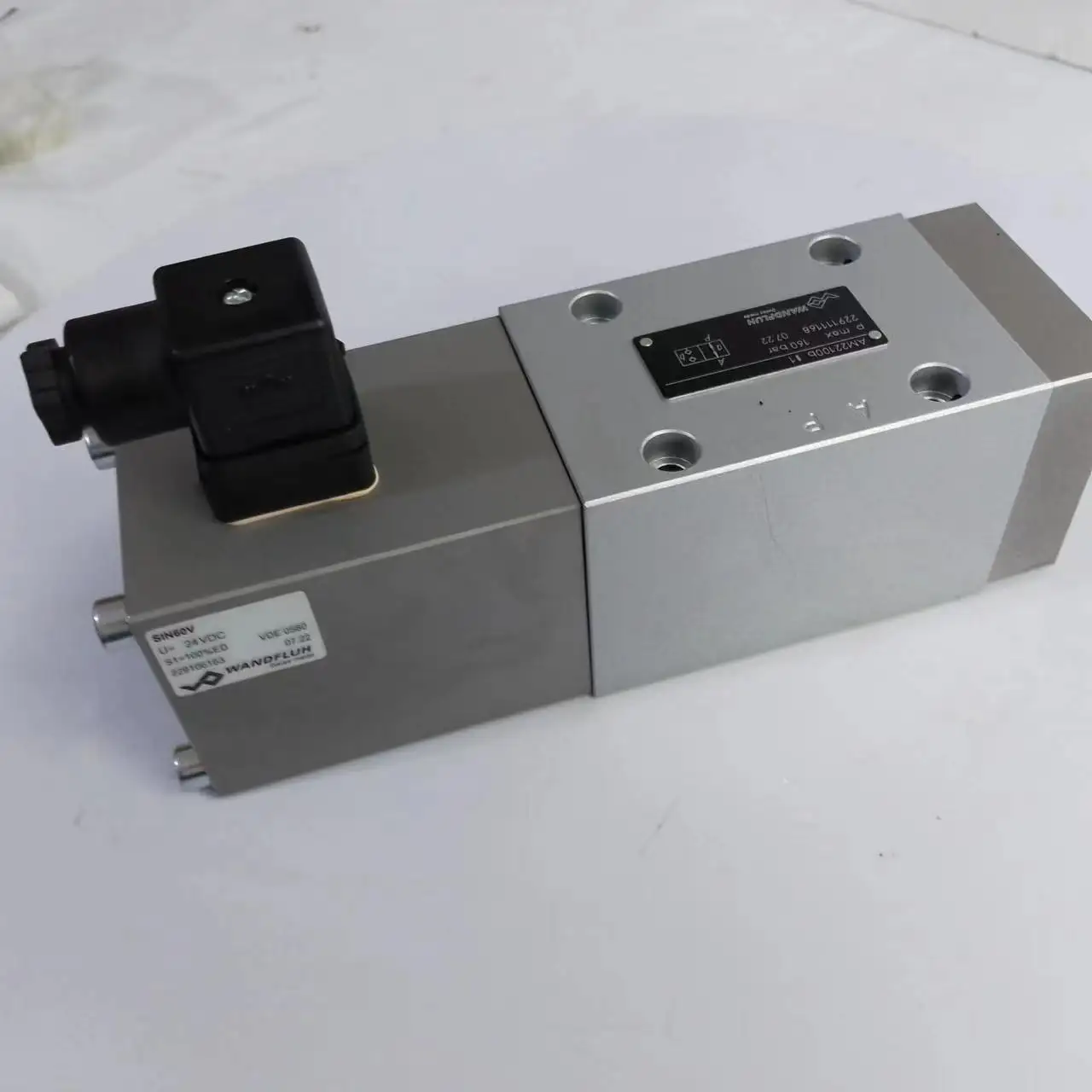 WANDFLUH Solenoid operated poppet valve AM22100b-G24