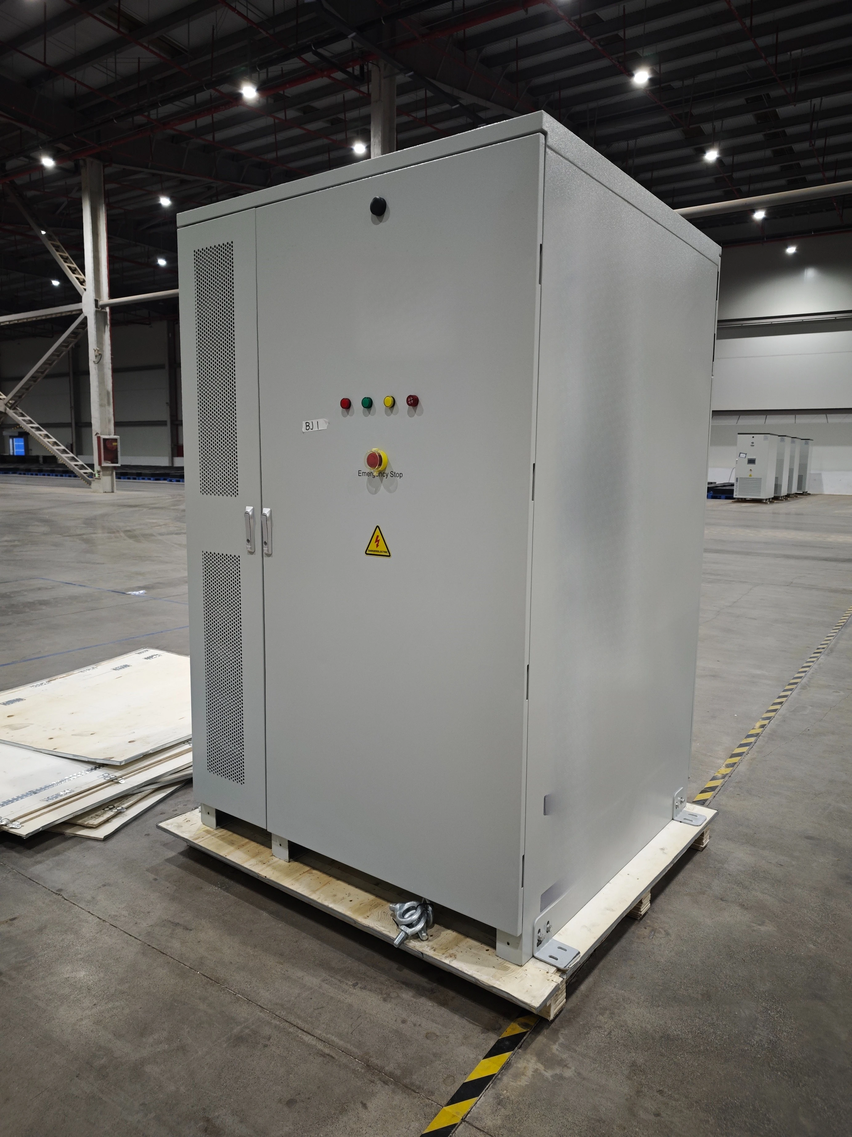 نظام تخزين الطاقة الشمسية الصناعية التجارية مع خيارات التشغيل والإيقاف LiFePo4 تبريد سائل للاستخدام خارج الشبكة وعلى الشبكة #2