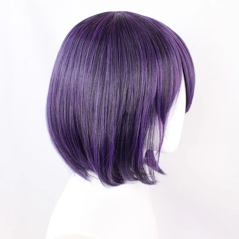 Cosplay von Kakeguris Shizuka Mogi mit einer schwarzen und violetten kurzen Perücke in Form eines Pflaumenblüten-Studentenrats