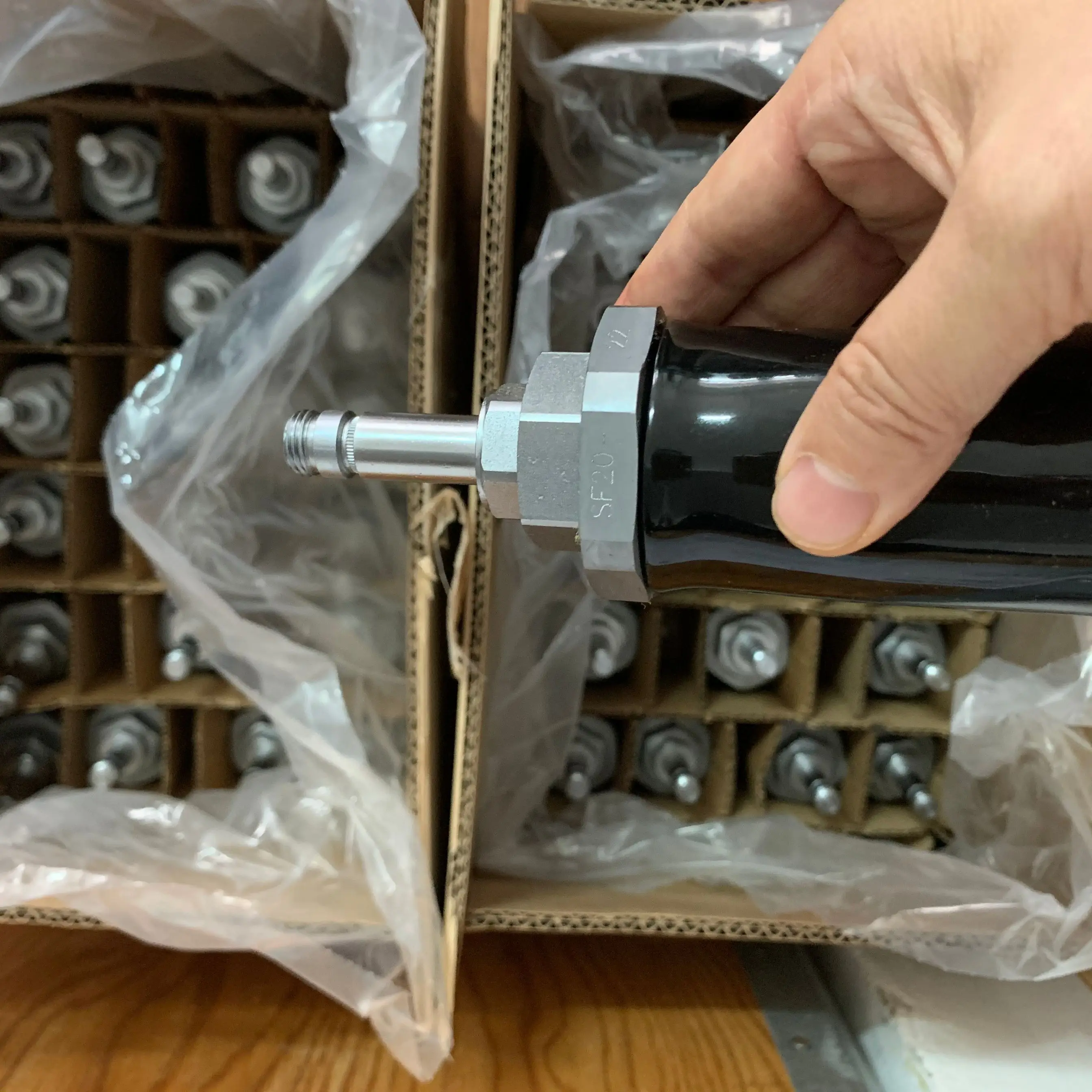 SF20-22 SF20-22-0-P-00 SF20-22-0-N-00 SF20-22-0-P-24DG SF20-22-0-N-24DG HydraForce الأصلي الملف اللولبي صمام الشمس الهيدروليكية ea ton