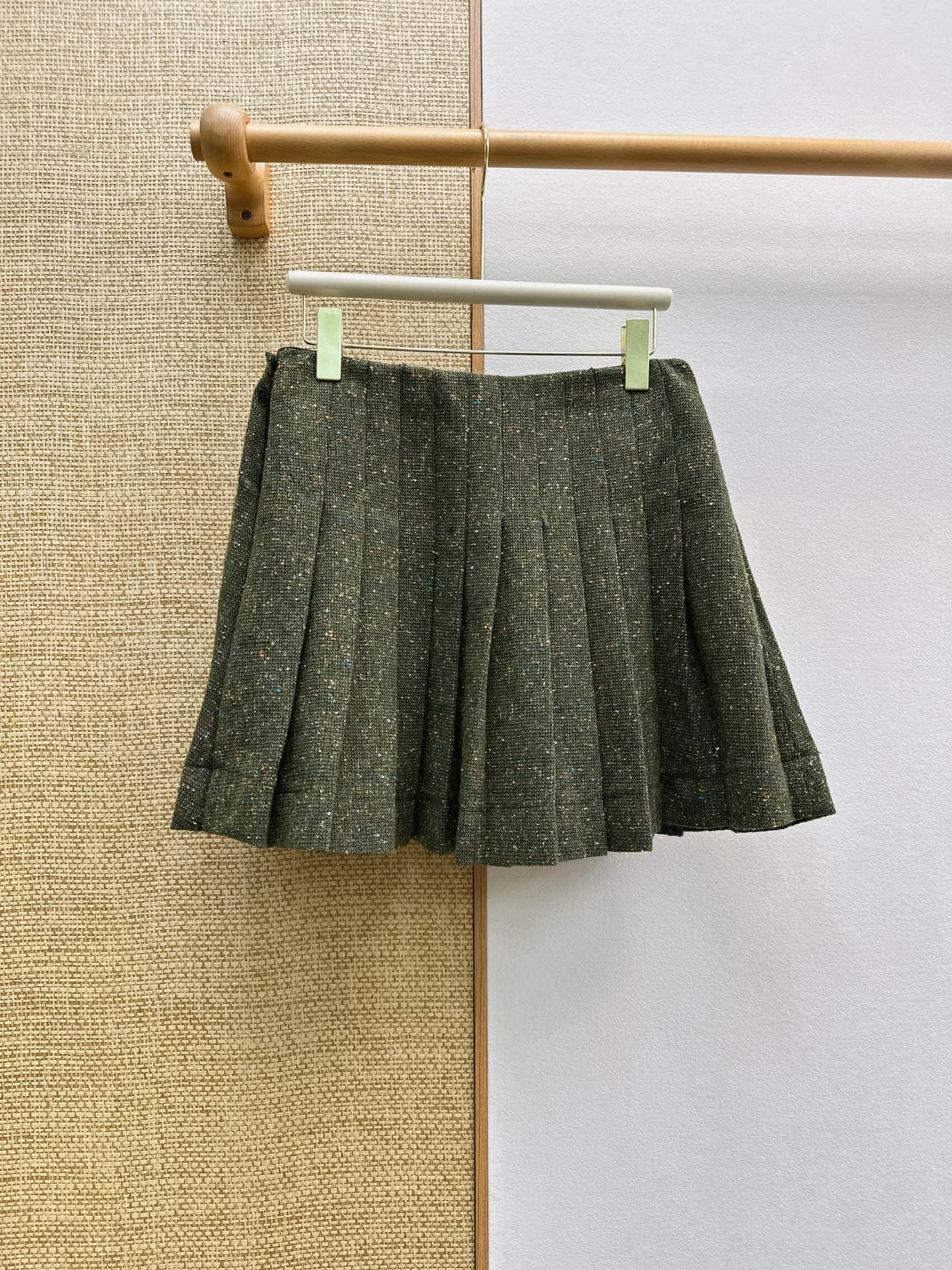 2026 Autumn‑Winter Vintage Dark Green Color‑speckled Pleated Mini Skirt, Custom Sequin‑blended Tweed Fabric