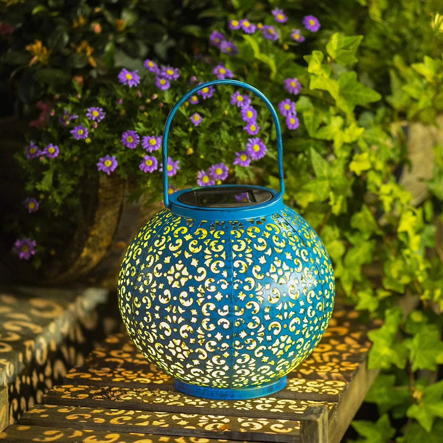 Solar Hanging Lantern Outdoor Lights, Solar Garden Lights Decorative Hanging Light, Outdoor Garden Solar Hanging Hollow Blue Lantern, for Patio Porch Garden Pathway Table Home Decor