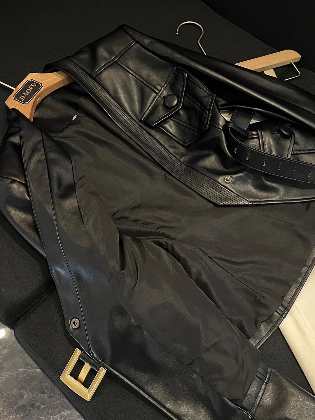 Cappotto Jaet in pelle slim fit con cintura Faionable Inizio autunno Nuovo Sle Celebri Abborsato Capispalla in pelle sintetica per giovani