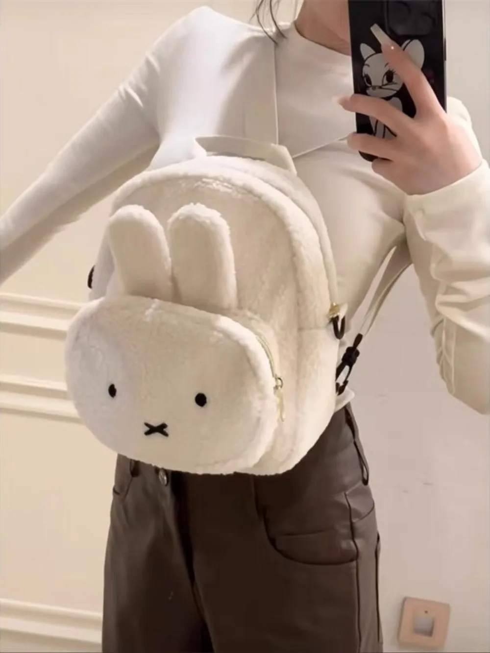 กระเป๋าเป้สะพายหลังลายการ์ตูนกระต่ายมิฟฟี่ ทำจากขนแกะ นุ่มสบาย เหมาะสำหรับฤดูหนาว ใช้งานได้หลากหลาย สไตล์ทันสมัย เหมาะเป็นของขวัญสำหรับคู่รัก
