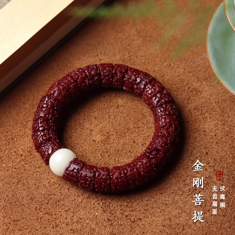 Diamond Buddha Bracelet with a Diagonally Cut Fan-Shaped Bead for Controlling Demons