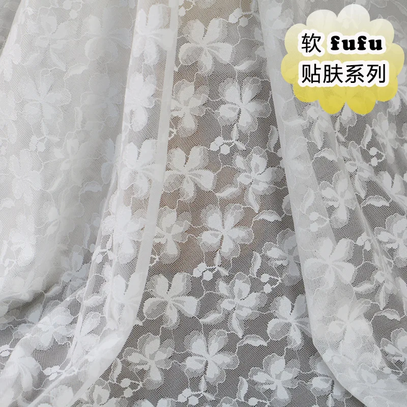 3 jardy szyfrowanej siateczki do odzieży, miękka i dopasowana, z ażurowym wnętrzem i wysokiej jakości koronką kwiatową.