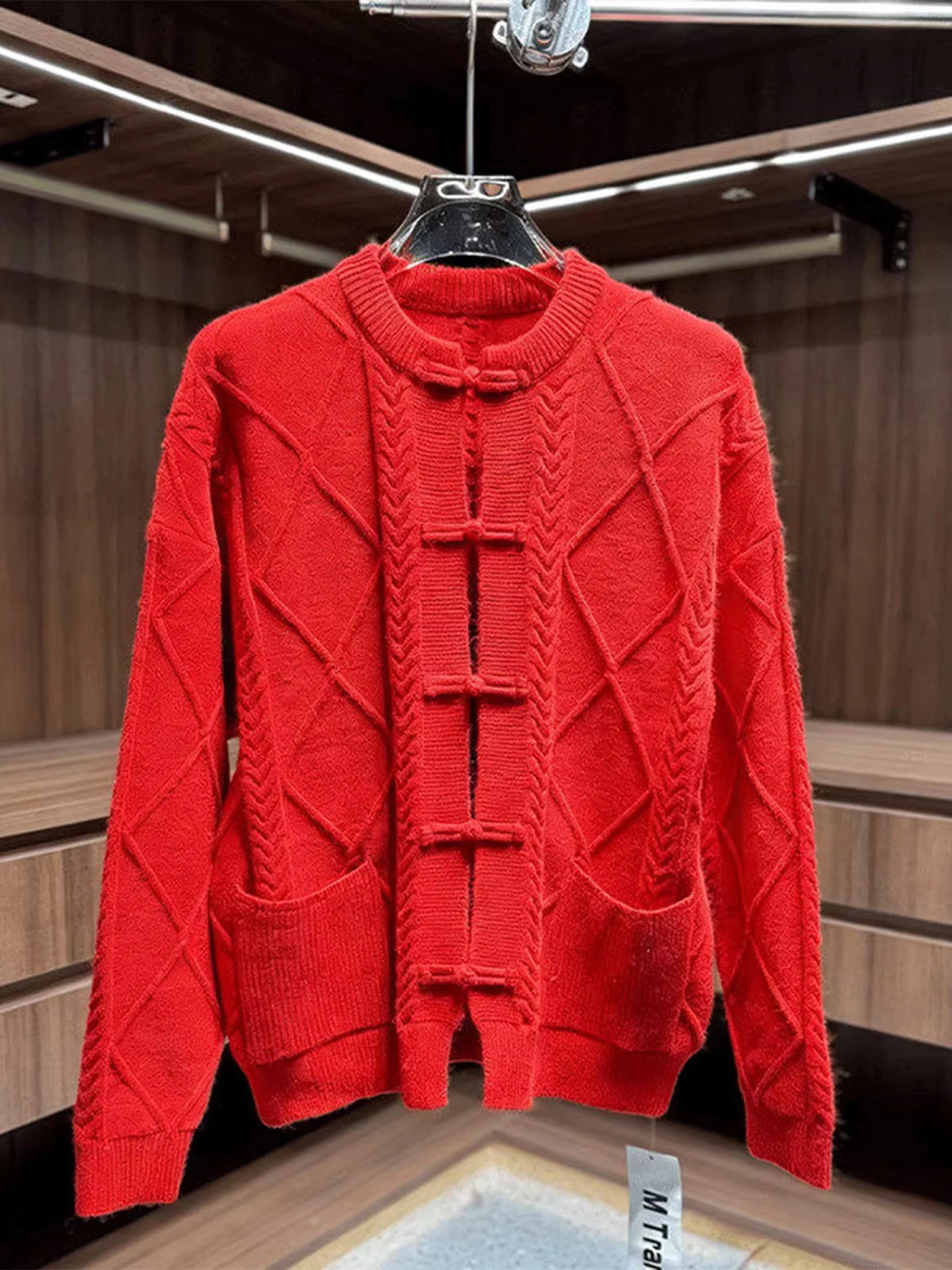 

Красный новый мужской вязаный свитер в китайском стиле, зимний кардиган на пуговицах, повседневный свободный крой, из полиэфирного волокна, с длинными рукавами