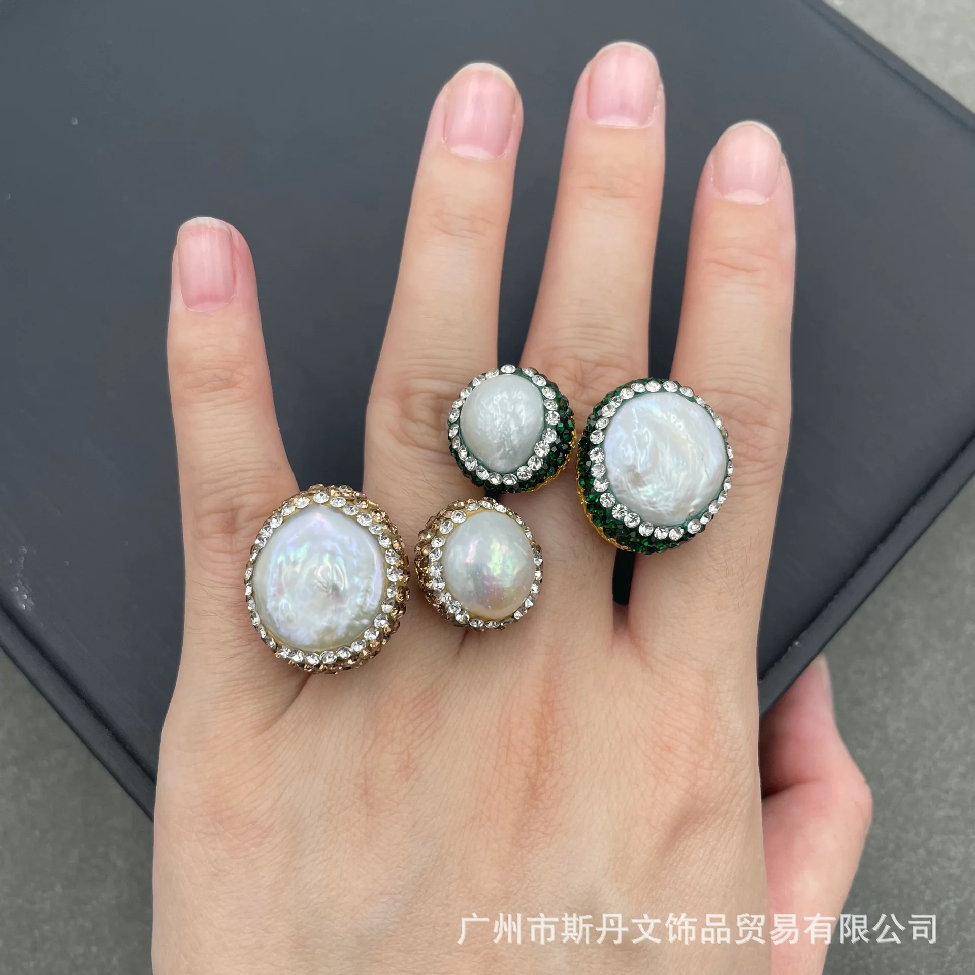 

New Baroque freshwater pearl inlaid with fashionable personality medieval light luxury point crystal jewelry emerald ring