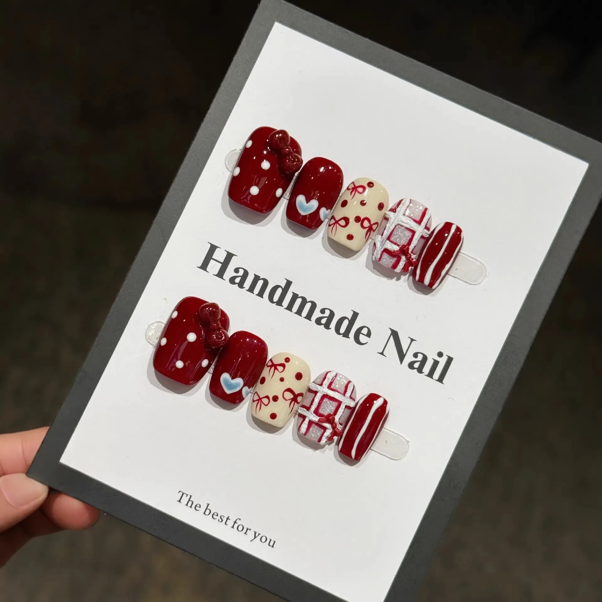 10 szt. Słodkie, urocze, w kolorze wina czerwonego, krótkie, kwadratowe sztuczne paznokcie, błyszczące, z kokardką, sercem, ręcznie malowane, francuski manicure baletowy, akrylowe paznokcie do noszenia.