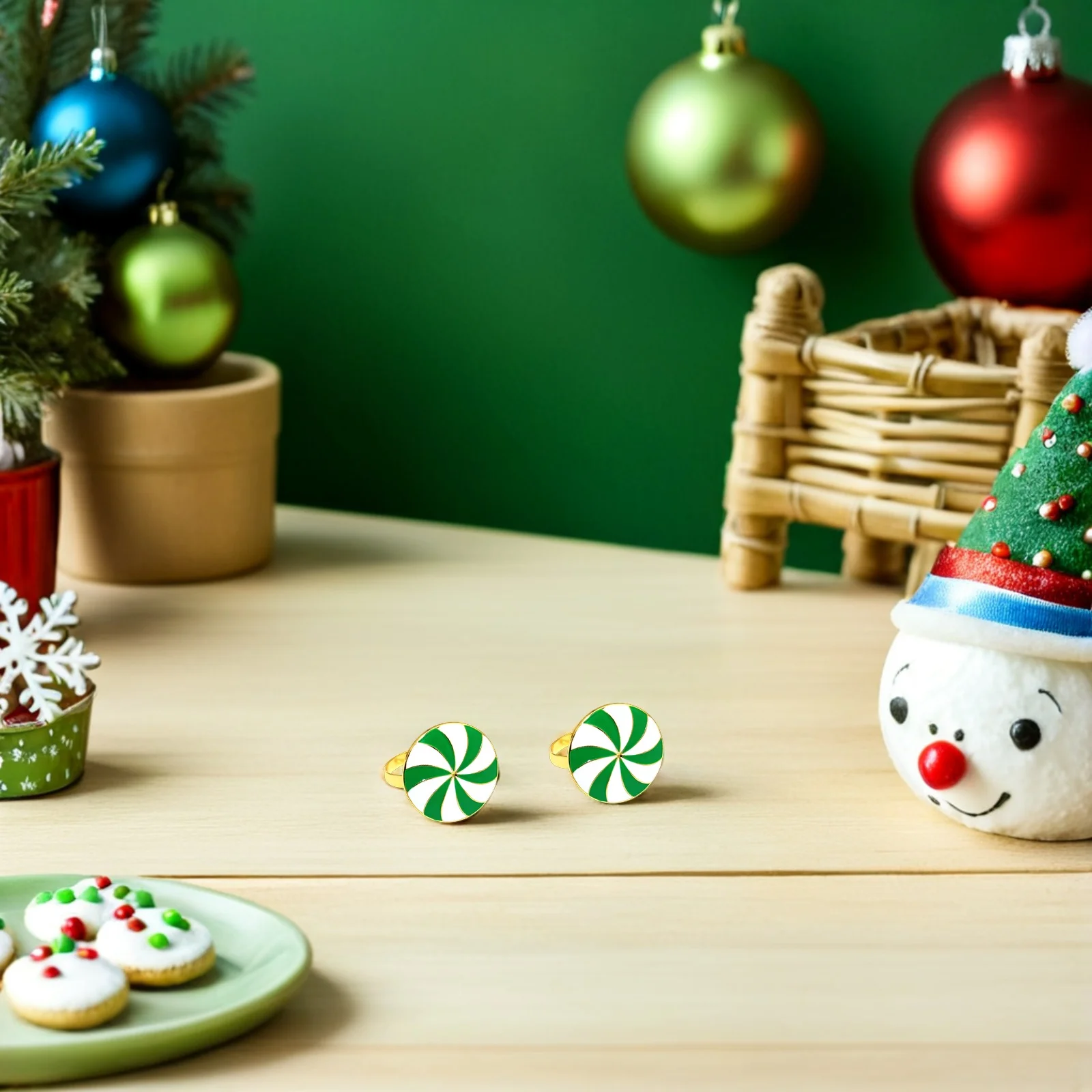 

6Pcs Christmas Napkin Rings Candy Style Metal Napkin Holders for Holiday Table Decoration Reusable Serviette Rings Festive