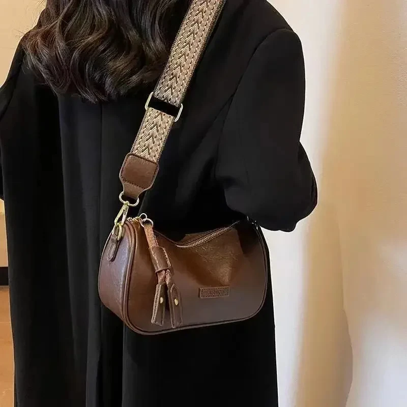 Boston Style Retro Wide Strap Crossbody Pillow Bag Women's Versatile Small Bag Fashionable Shoulder Bag for Ladies