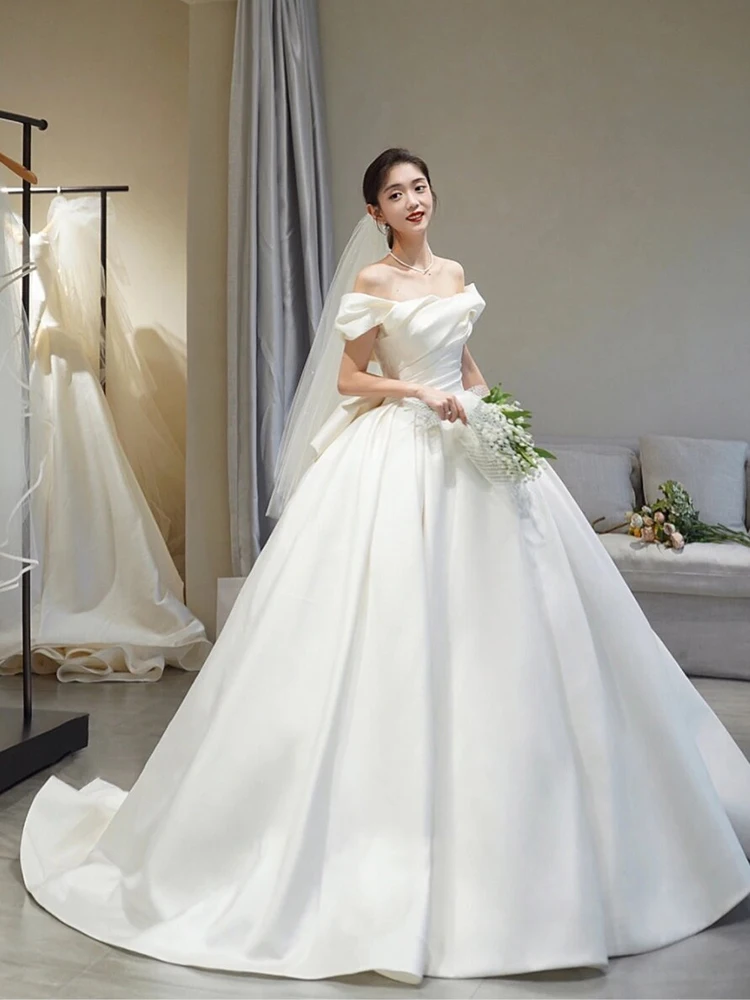 فستان زفاف بسيط وأنيق بكتف واحد من الساتان للعرائس ذوات المقاسات الكبيرة، فستان زفاف على الطراز الكوري مع ذيل طويل للحفلات ال...