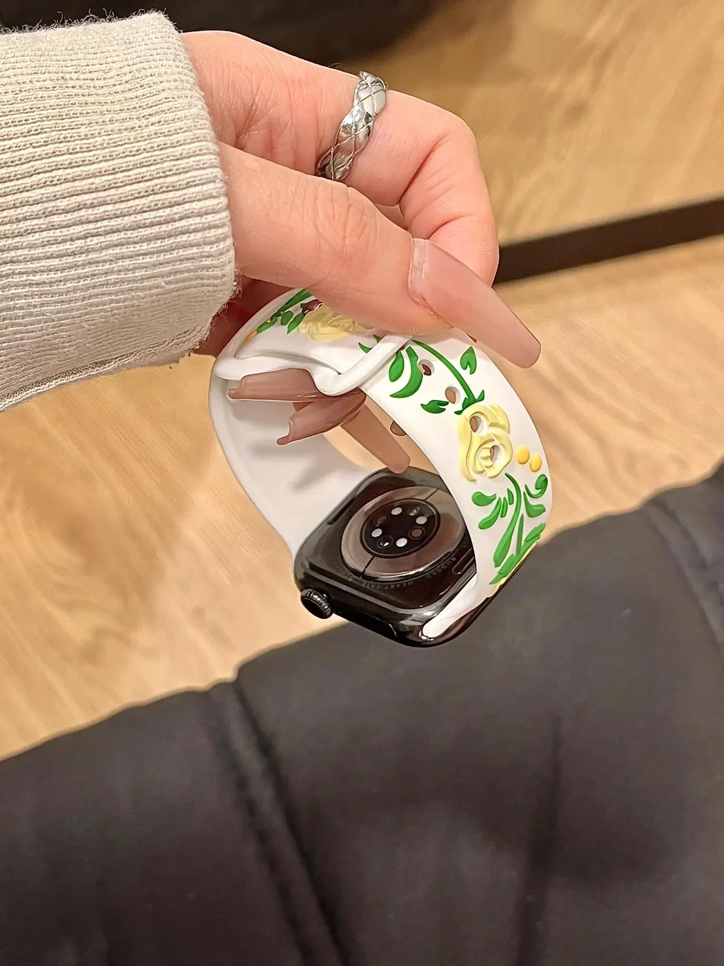Silikonowy pasek Fashion Rose do Apple Watch damski, pasujący do serii 11/10/9/8/7/6/5/4/3, rozmiary 38mm 40mm 41mm 42mm 44mm 45mm 46mm 49mm