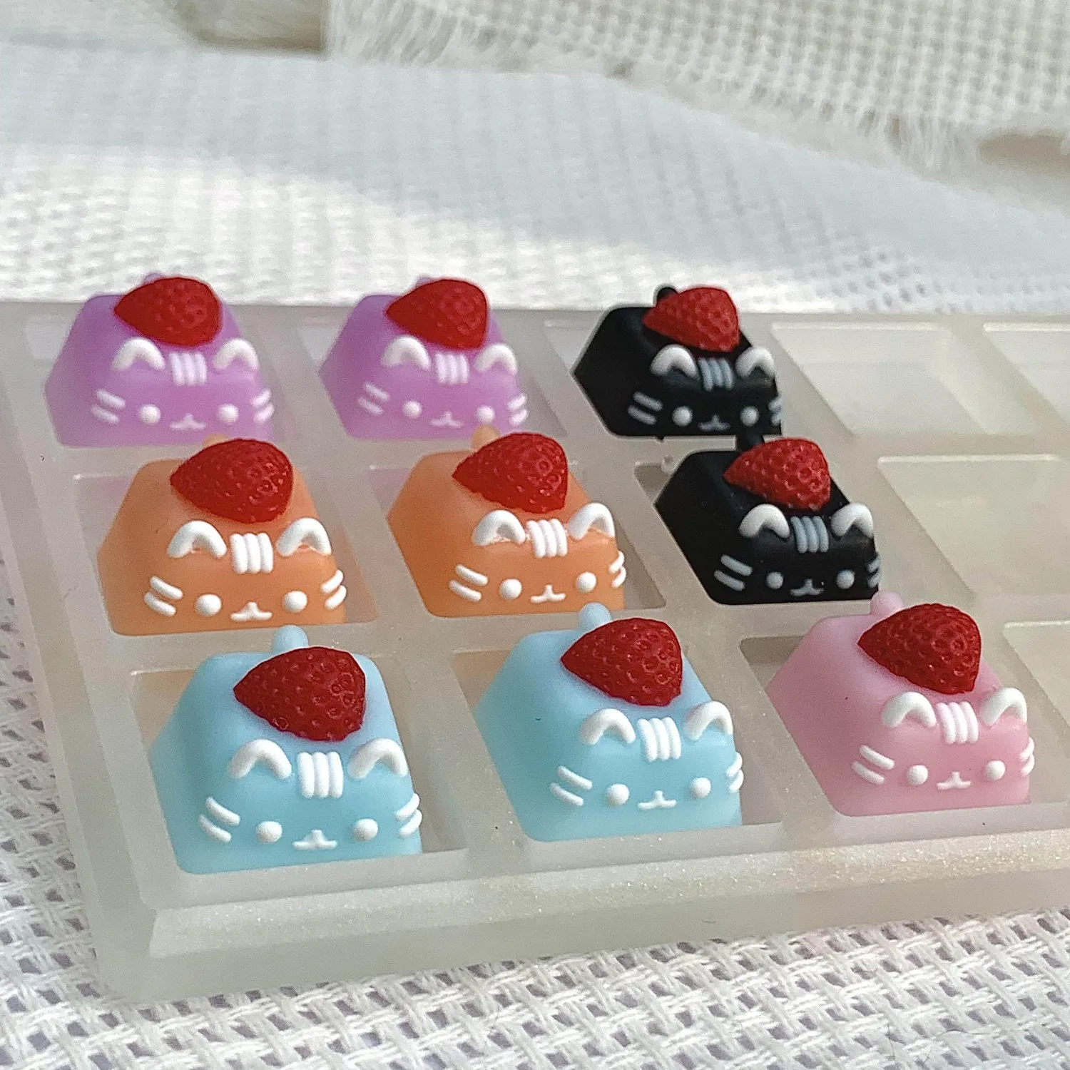 

Милый квадратный кейкап в виде кошки, изготовленный из смолы методом заливки, с индивидуальным дизайном, нестандартной формы, оригинальный профиль, для механической клавиатуры