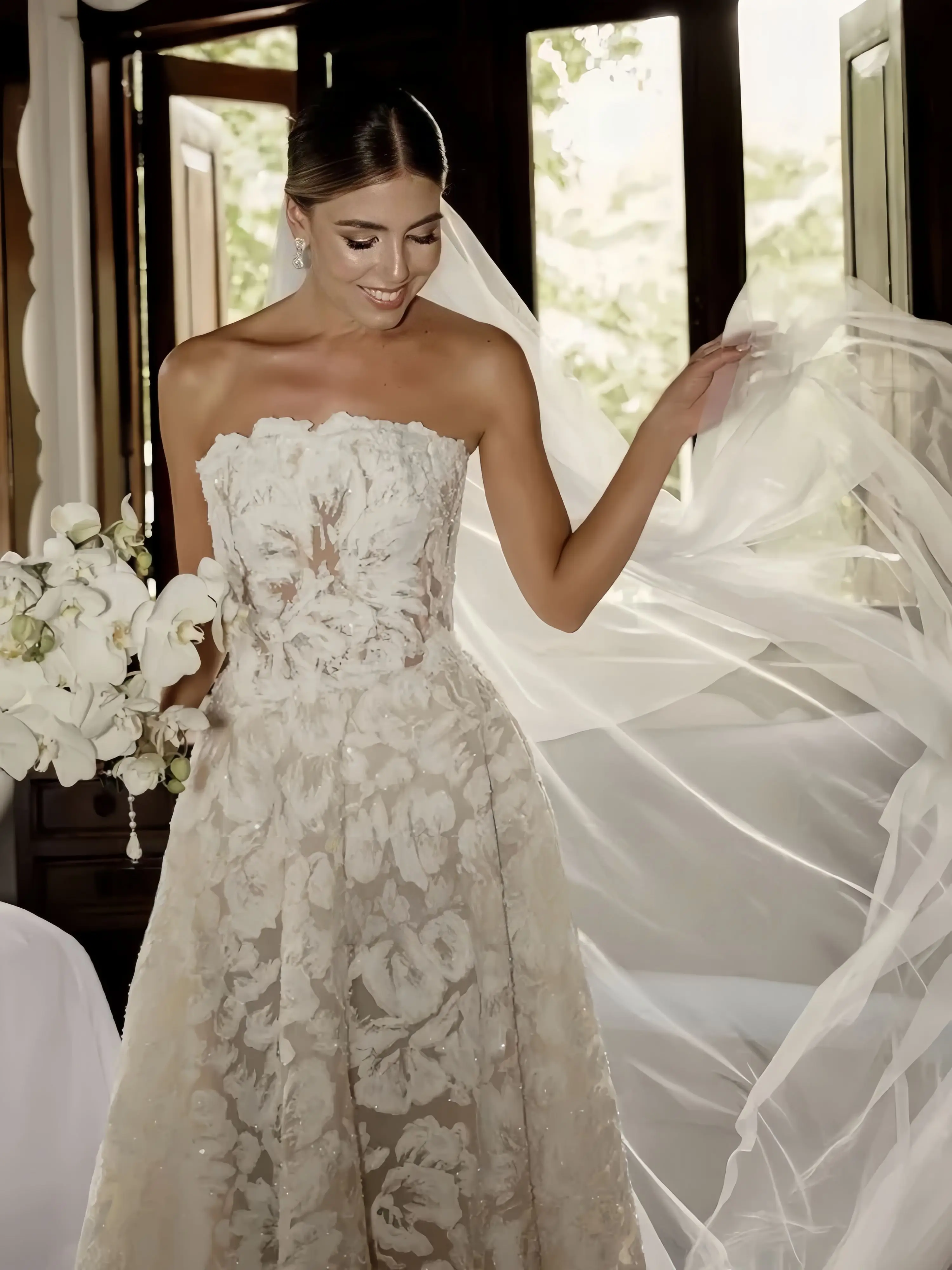 Vestido De Novia sin tirantes personalizado con impresionantes Apliques De encaje y silueta Floral De corte A, Vestidos De Novia