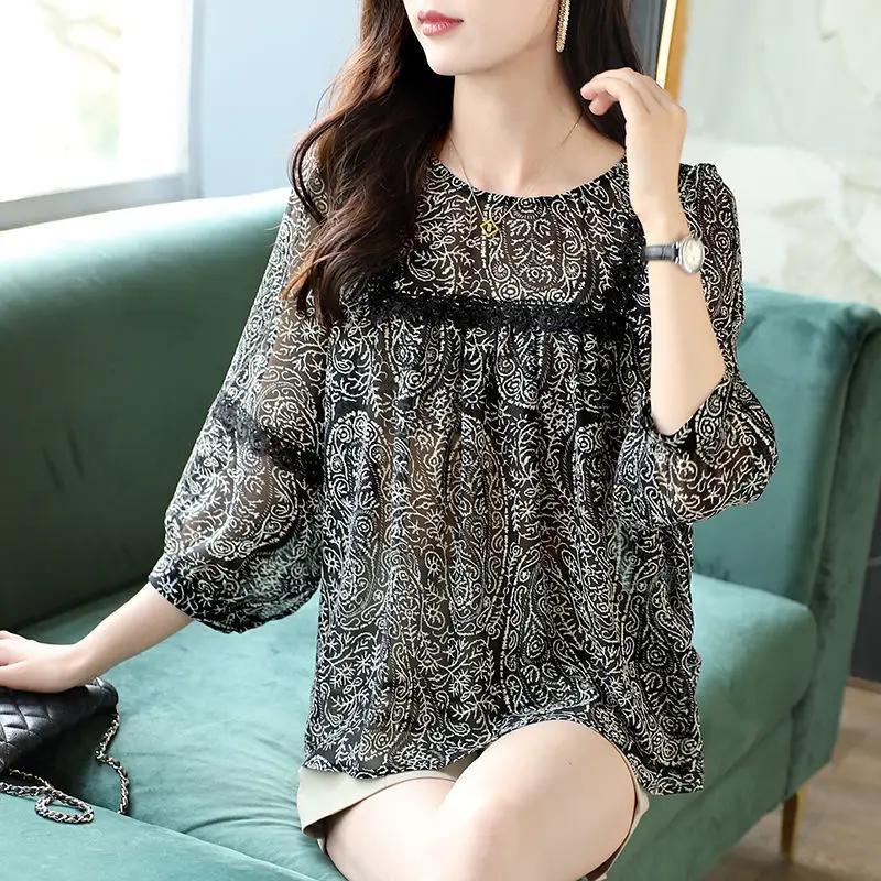 

Lace Stitching Printed Chiffon Shirt New Three-quarter Sleeve Round Collar Tshirt Top Loose Summer Women's Clothing M-4XL