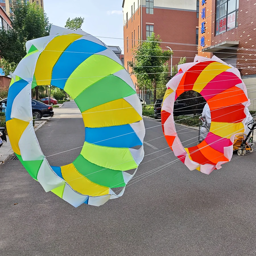 Grande e durável pipa listrada arco-íris