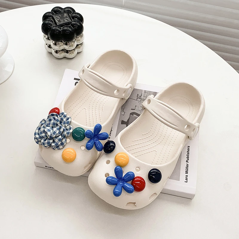 A pair of decorative Mary Jane hole shoes for girls lightweight breathable design camping outdoor casual activities DD-692-92