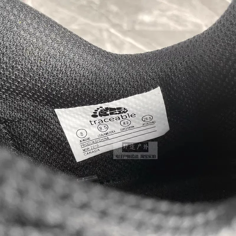 

2025 Summer Lightweight High Quality Sports Running Shoes Couple Style Breathable and Comfortable