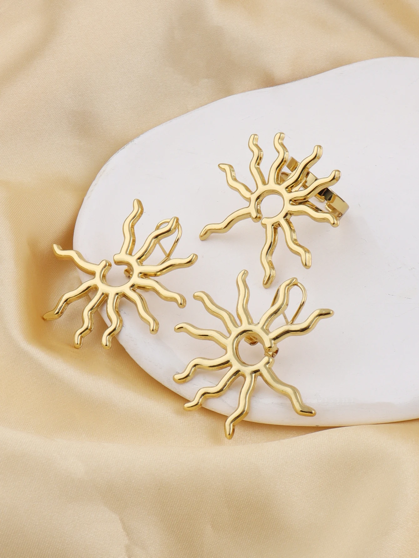 

Beautifully Gold Color and Individual Designs Blazing Sun Sculpted Jewelry for Women Gold Color Party Wedding Banquet Jewelry