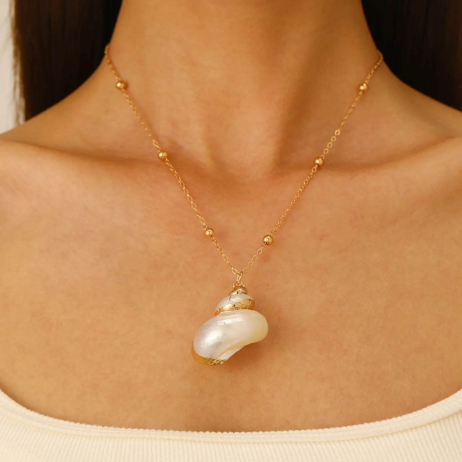 Retro Fashion Beach Shells Gold Color Border Pendant Stereo Conch Necklace for Women Boho Collar Chain Vacation Jewelry Gifts
