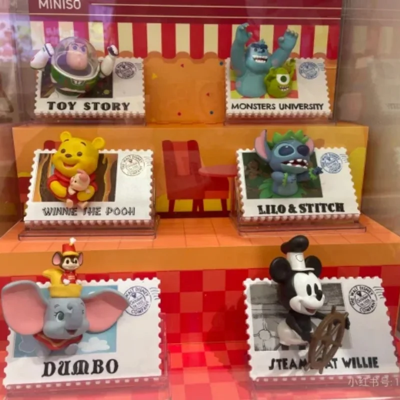 ของแท้ Disney ANNIVERSARY 100 Retro Stamp Series กล่องตาบอดน่ารักตู้เย็นแม่เหล็กสะสม Surprise ของเล่นเด็กของขวัญ