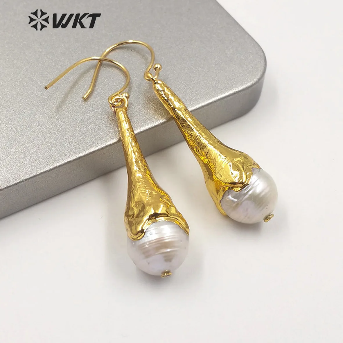 

WT-MPE005 Высококачественные серьги с натуральным жемчугом и золотым гальваническим покрытием в стиле барокко для женщин, модные металлические ювелирные изделия, подарок