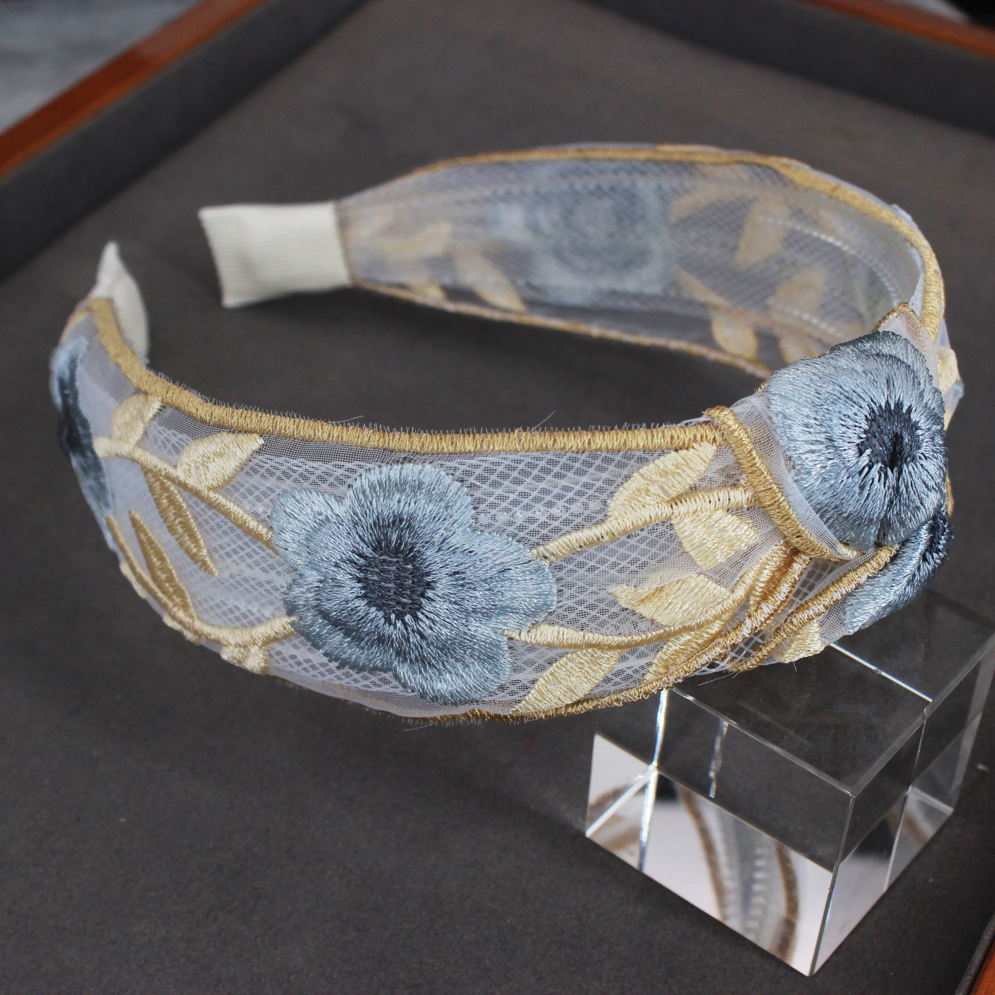 Elegancka szyfonowa haftowana opaska do włosów w kształcie kwiatu dla kobiet słodka ozdoba do włosów opaska do włosów obręcz do włosów Turban modne akcesoria do włosów — zdjęcie 3