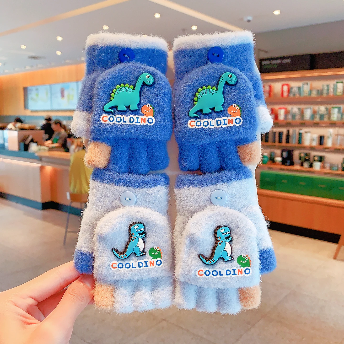 2-in-1 umklappbare Fäustlinge, dick mit Fleece gefüttert, weicher, flauschiger Plüsch, niedliche Snap-Flip-Top-Handschuhe mit Farbblock-Design, winddicht und warm, für Jungen – Detail 4