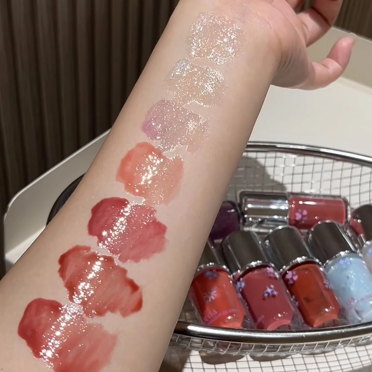 Mirror Water Glossy Lip Gloss Fine Flash Shimmer Glitter Diamond Moisturizing Long-lasting Non-stick Cup Lip Cosmetics