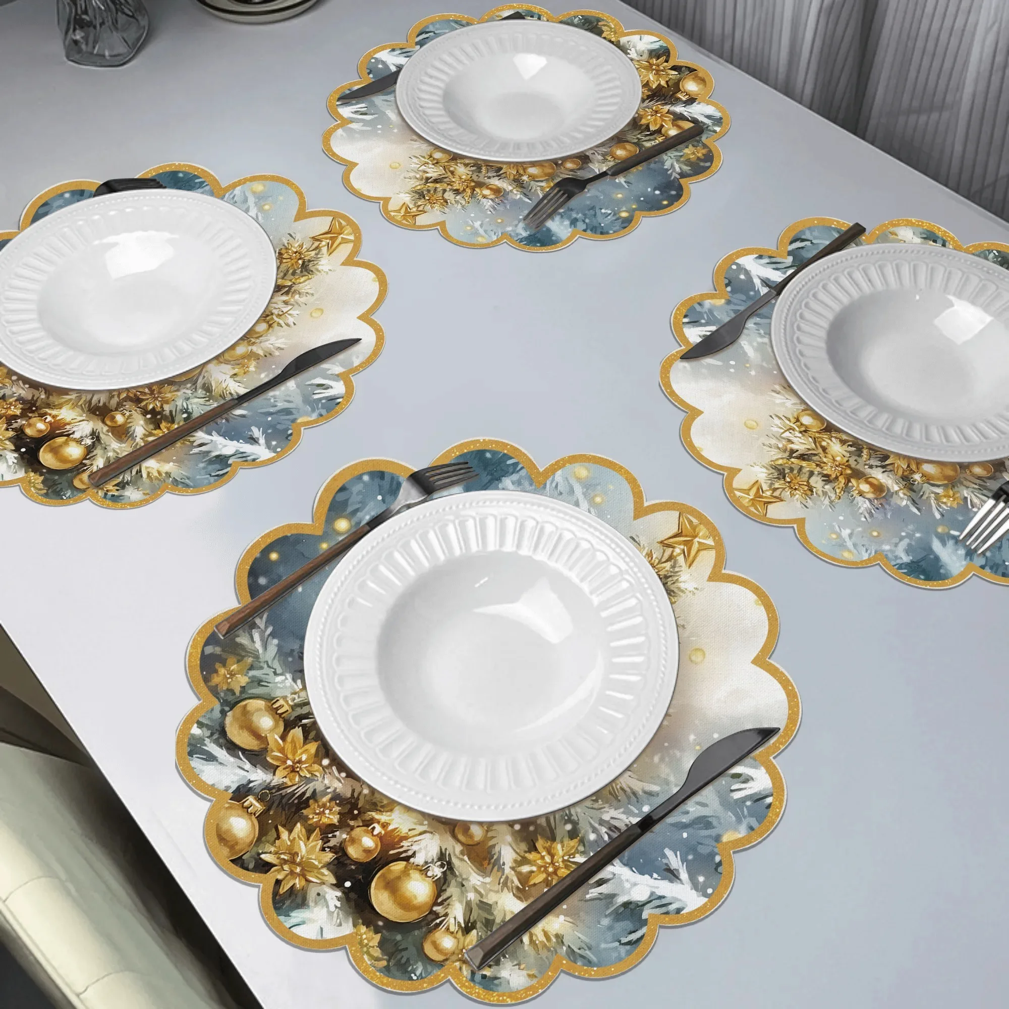 2/4/6/8Pcs Christmas Round Placemats Made of Polyester Woven Fabric, Printed with a Bunch of Christmas Red Pine Trees and Cookie Patterns, Washable, Suitable for Holiday Table Decoration