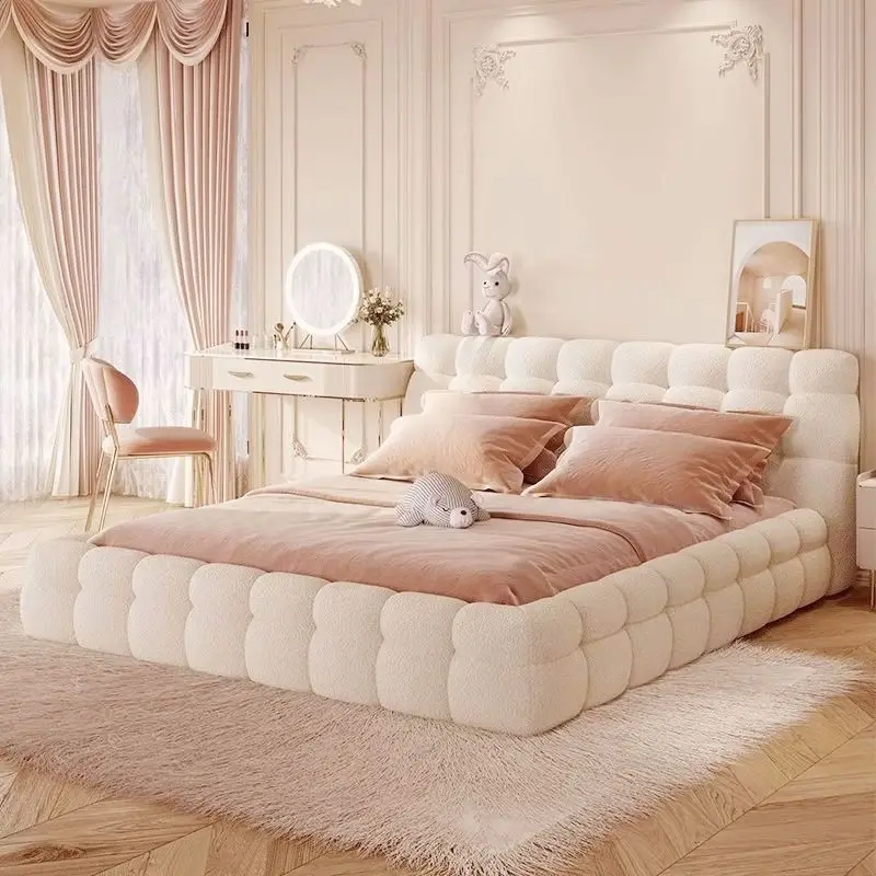 الرياح الكريمية، التكنولوجيا، سرير قماش الصوف، شقة صغيرة، غرفة المعيشة، بسيط