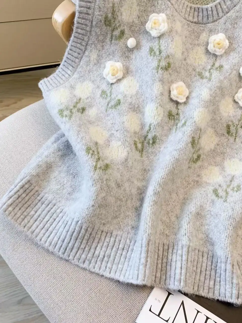 Koreańska sweterka z okrągłym dekoltem, damska, wczesnowiosenna, nowa dzianinowa bluzka z kwiatowym haftem 3D, uniwersalna, do pracy, swobodna...