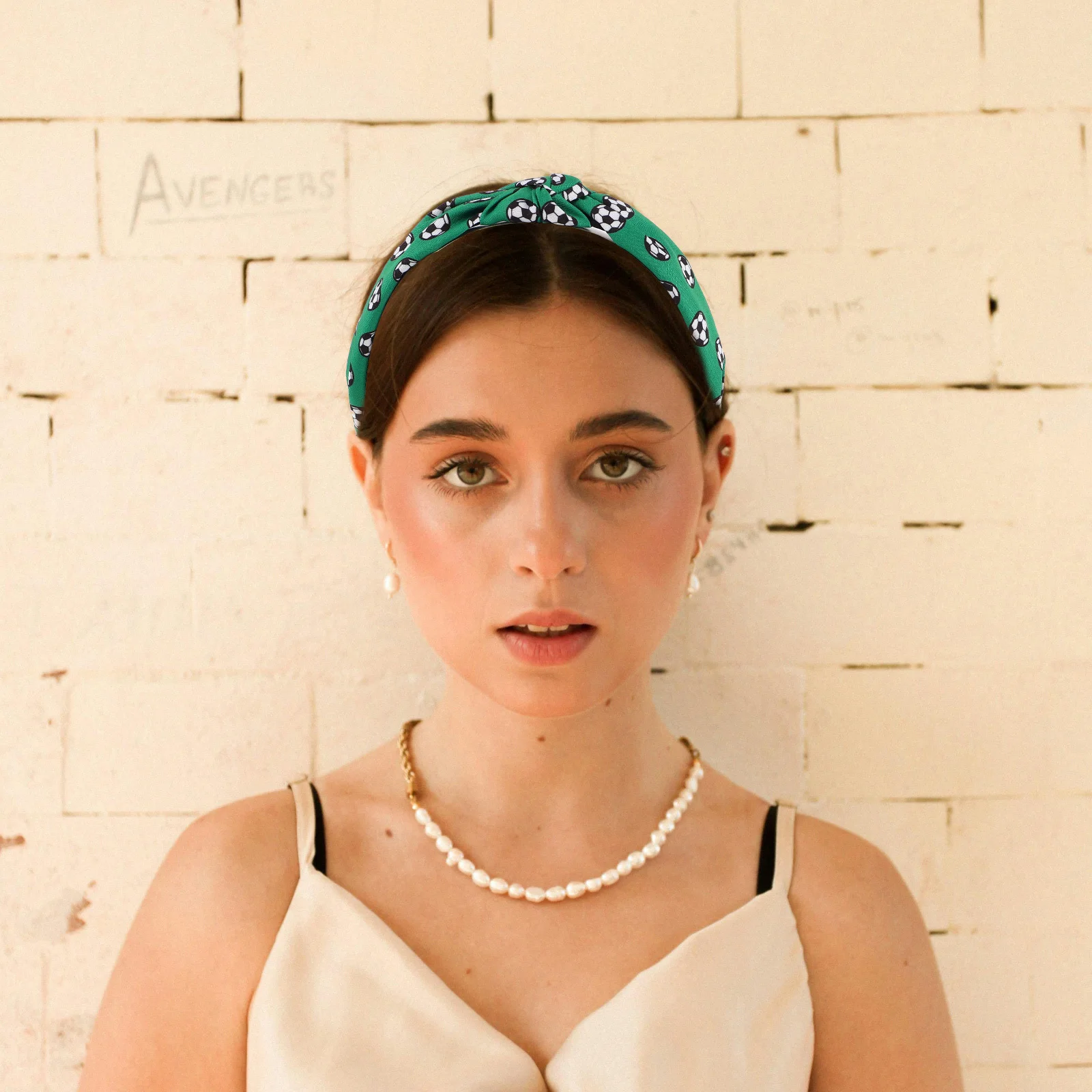 

1 Style Soccer Wide Headband with Football Pattern Secure Hair Hoop for Women Running Gym Workout Daily Wear