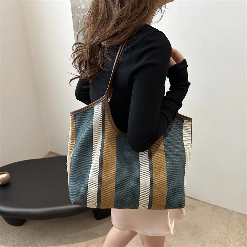 

2024 New Fashionable Casual Commuting Straw Woven Shoulder Bag, Woven Striped Women's Shoulder Bag