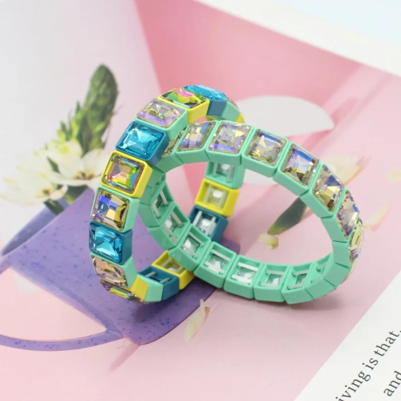 2026 Mocha Kristall Elastische Manschetten Regenbogen-Farbschema Emaille-Armband Paar Kleine Box Accessoires