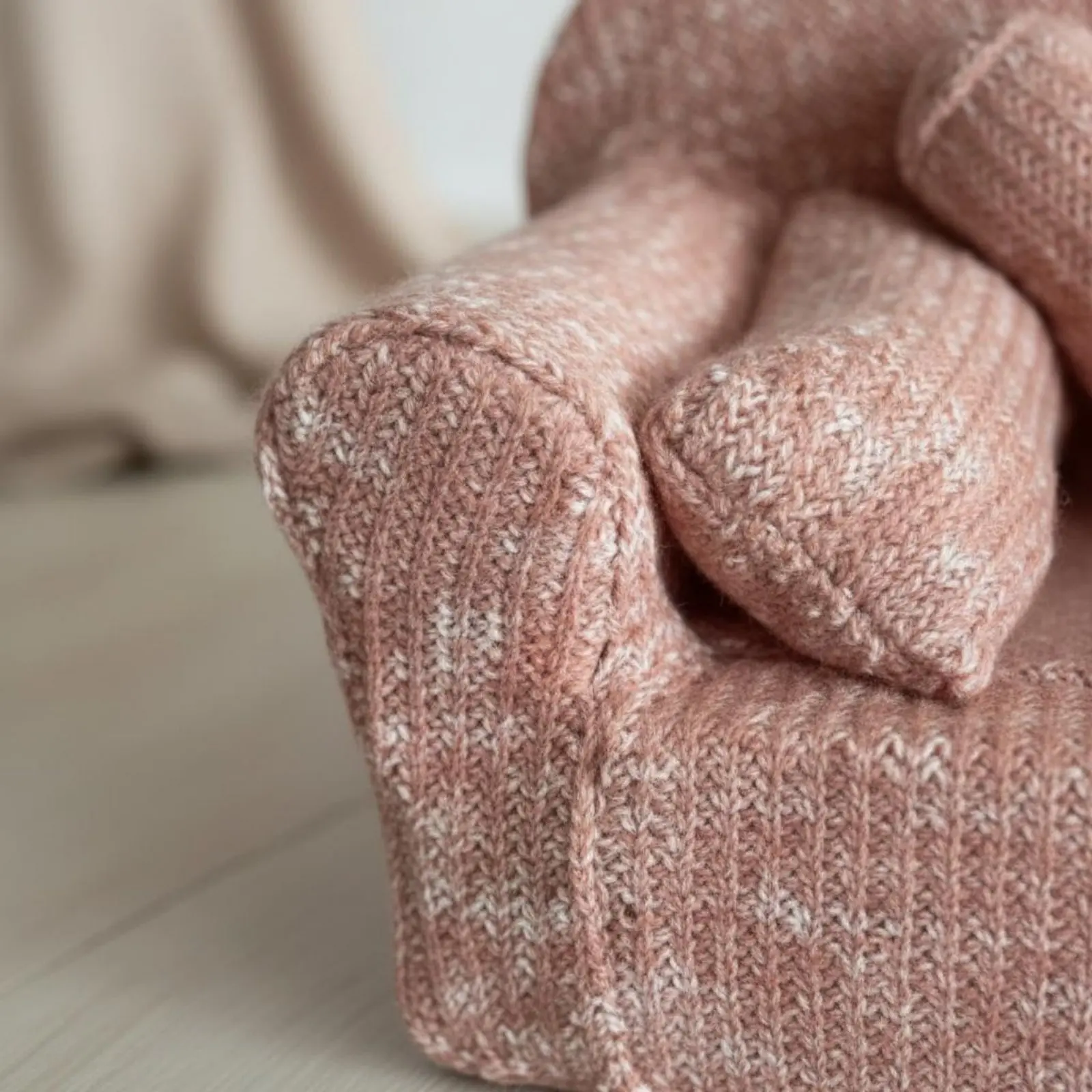 newborn-photo-sofa-cute-design-infant-posing-sofa-baby-photography-couch-soft-baby-photo-prop-compact-for-newborns