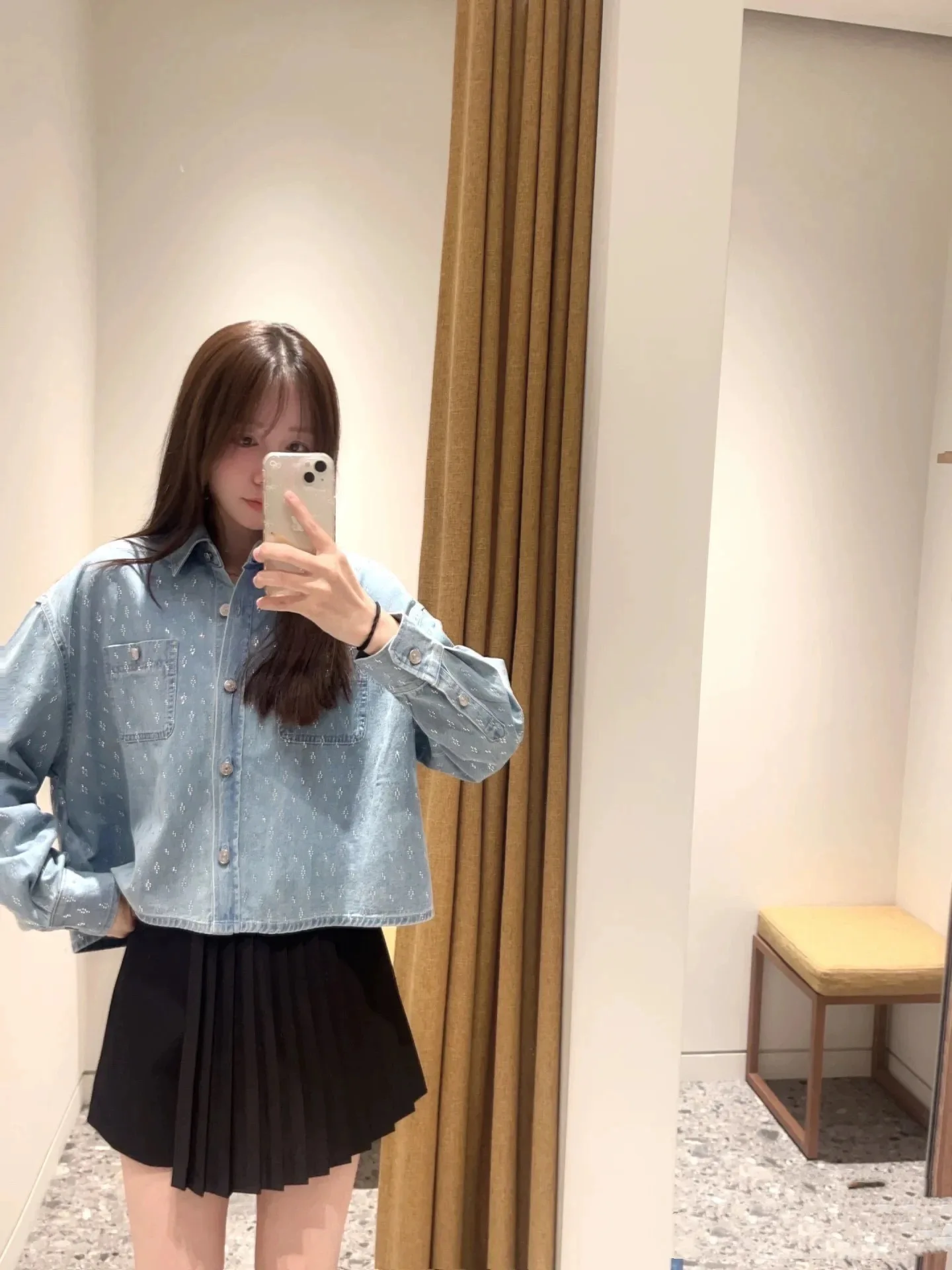 طقم بناتي كاجوال بأكمام طويلة من M Home لبداية الخريف، قميص دينيم أزرق مغسول بأكمام طويلة مزين بالماس وفضفاض #1