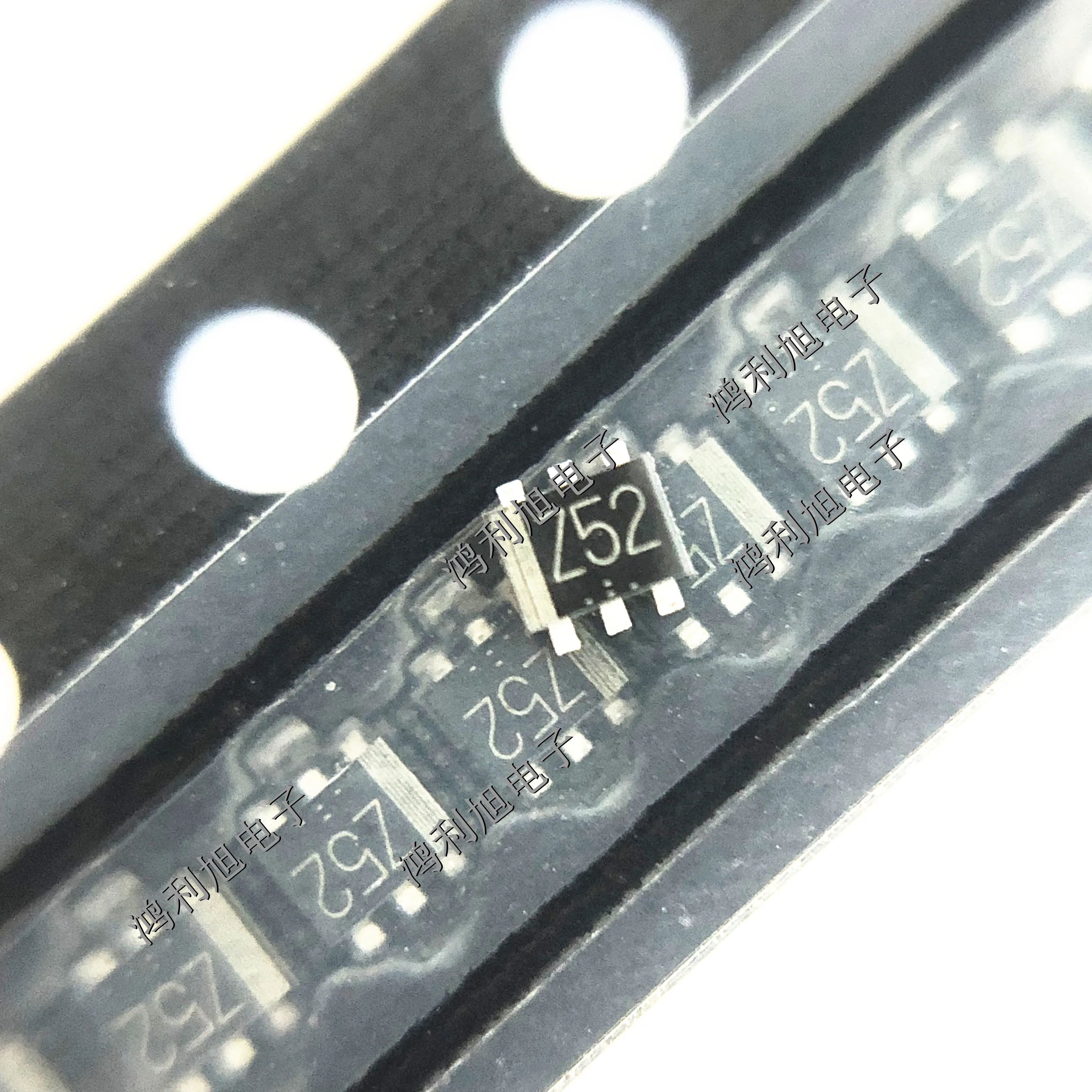 

50pcs/Lot EMZ52T2R SOT-563-6 MARKING;Z52 Bipolar Transistors - BJT NPN, PNP 0.1A 50V