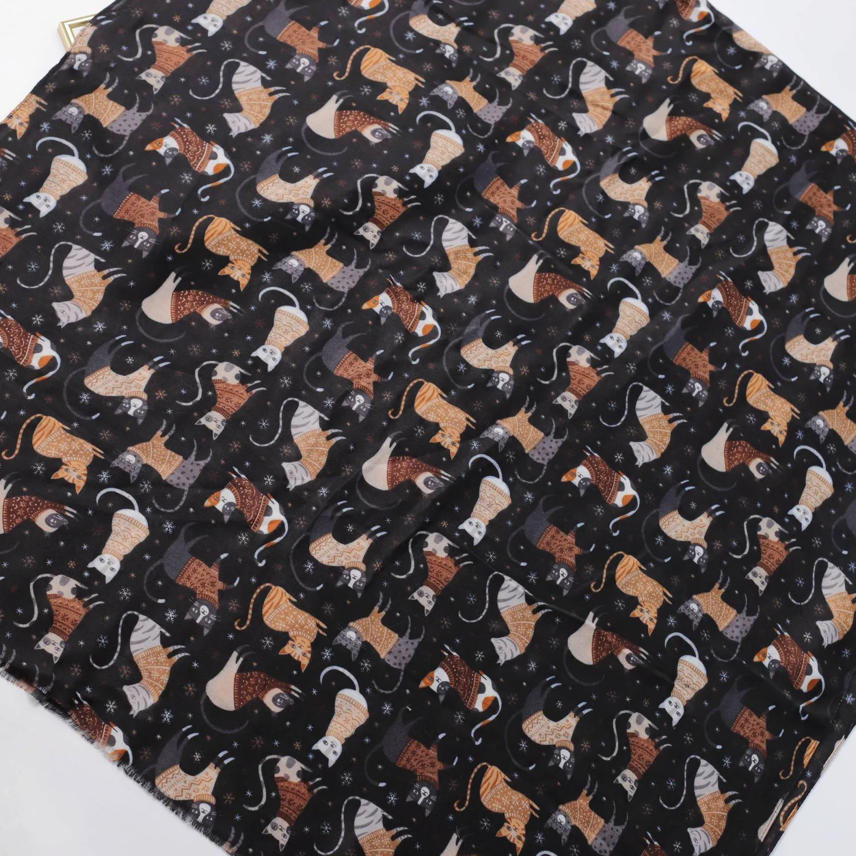 Women's Lovely Cartoon Playful Cat Print Scarf - Thick Breathable Keep Warm Shawl for Winter/Autumn Travel, & Outdoor Activities view 2