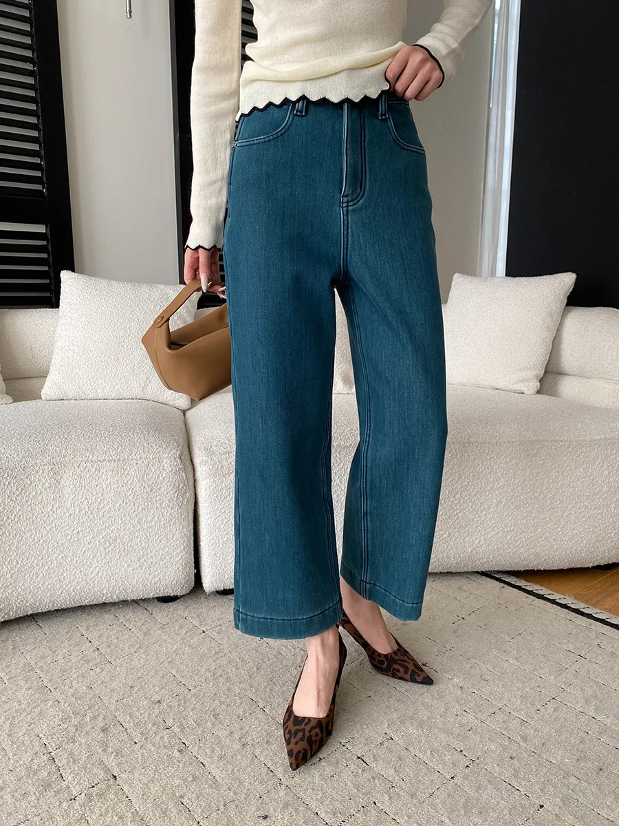 กางเกงยีนส์ทรงตรงขากว้างเอวสูงสีพื้นเรียบง่ายสำหรับผู้หญิง ช่วยให้ดูผอมเพรียว